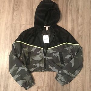 NWT • Forever 21 Cropped Camo Jacket